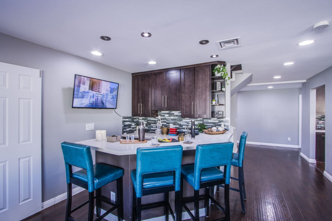 The Extended Stay Oasis | 5 BR, 4 BA Vegas Villa sleeps up to 16!