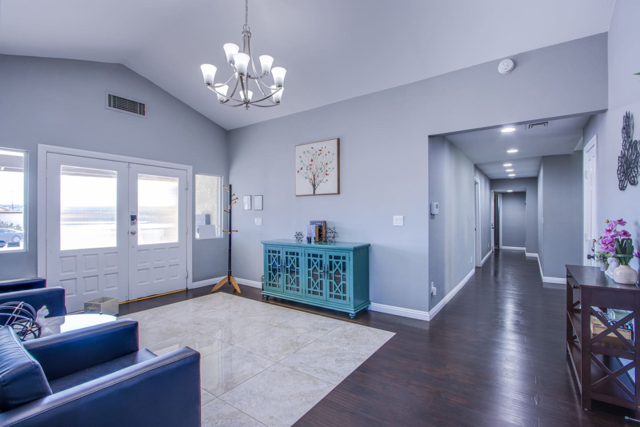 The Extended Stay Oasis | 5 BR, 4 BA Vegas Villa sleeps up to 16! - Photo 11