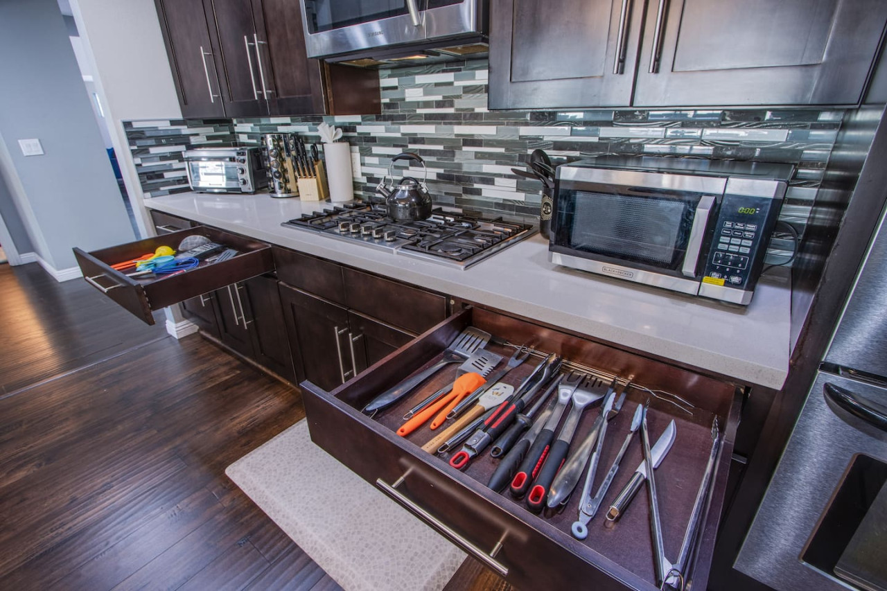 The Extended Stay Oasis | 5 BR, 4 BA Vegas Villa sleeps up to 16!