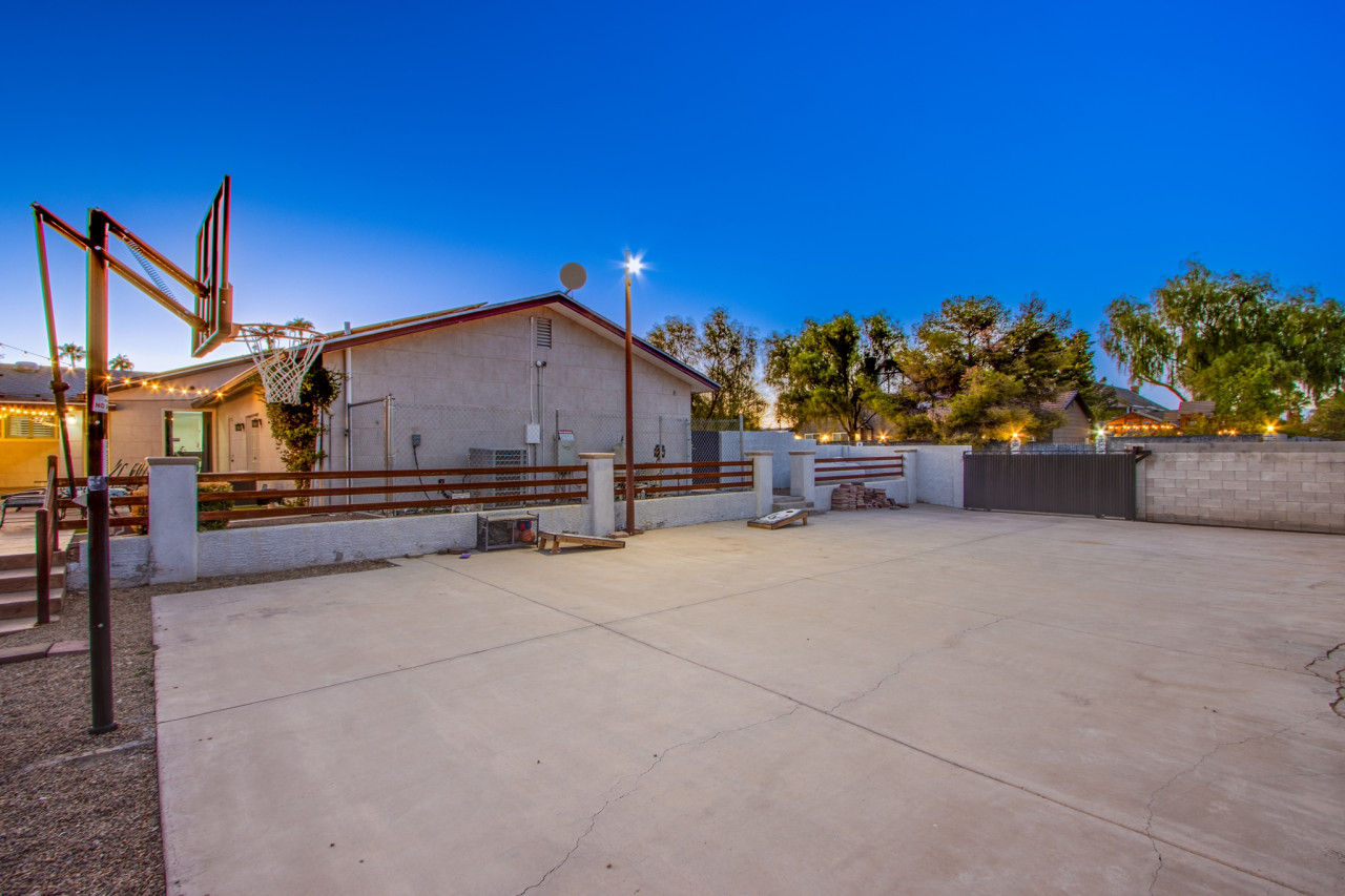 Spacious El Camino Vegas Retreat - Live Large
