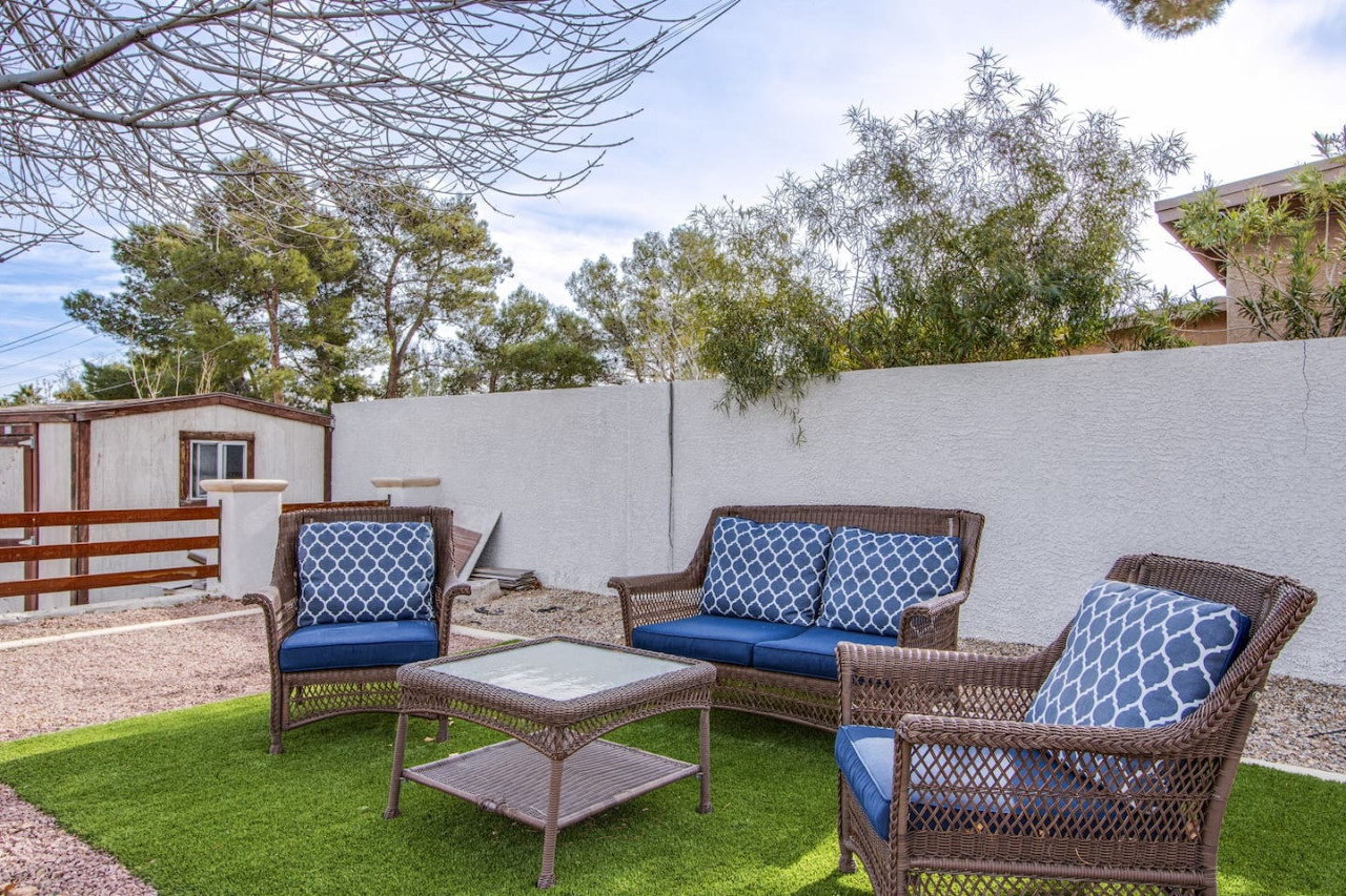 Spacious El Camino Vegas Retreat - Live Large