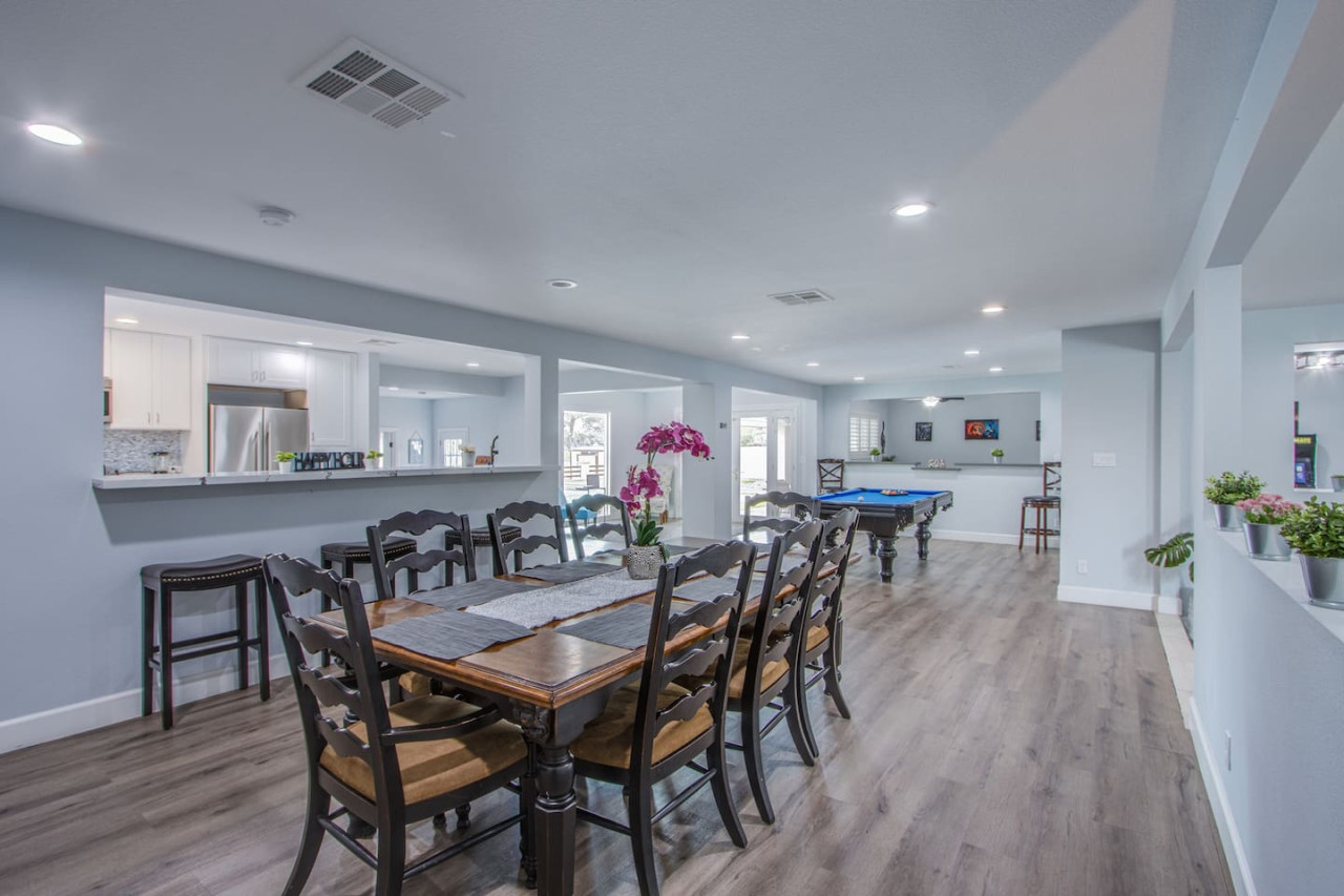 Spacious El Camino Vegas Retreat - Live Large - Photo 11