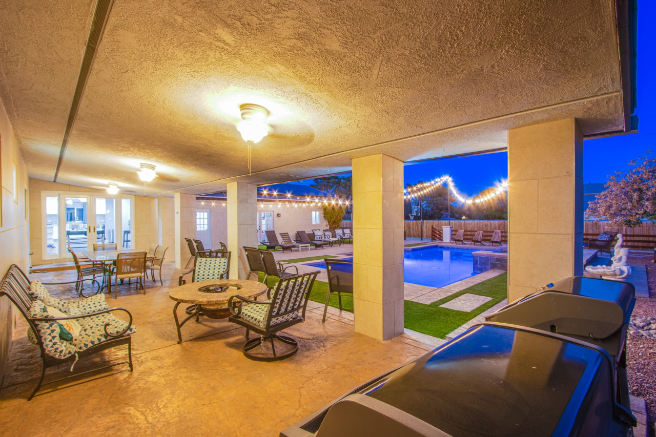 Spacious El Camino Vegas Retreat - Live Large