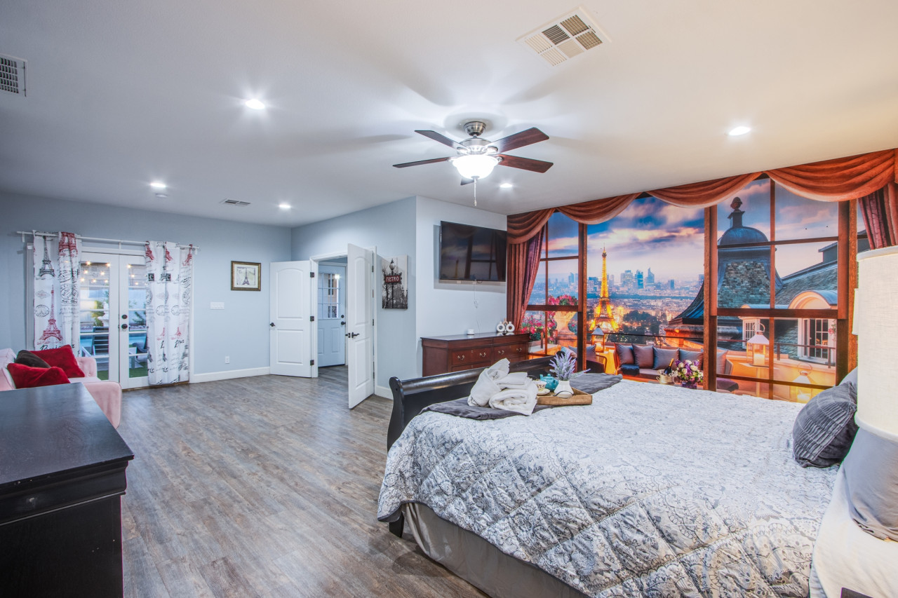Spacious El Camino Vegas Retreat - Live Large