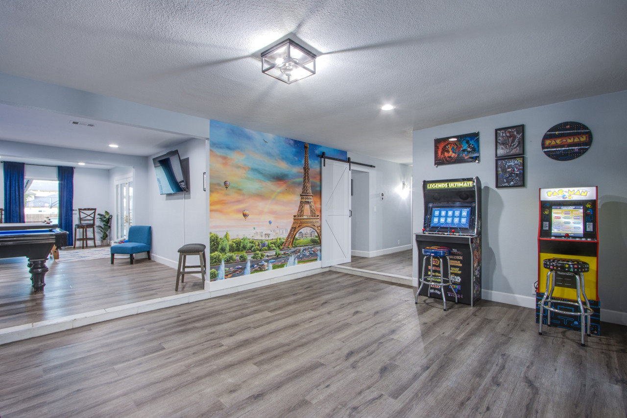 Spacious El Camino Vegas Retreat - Live Large - Photo 5