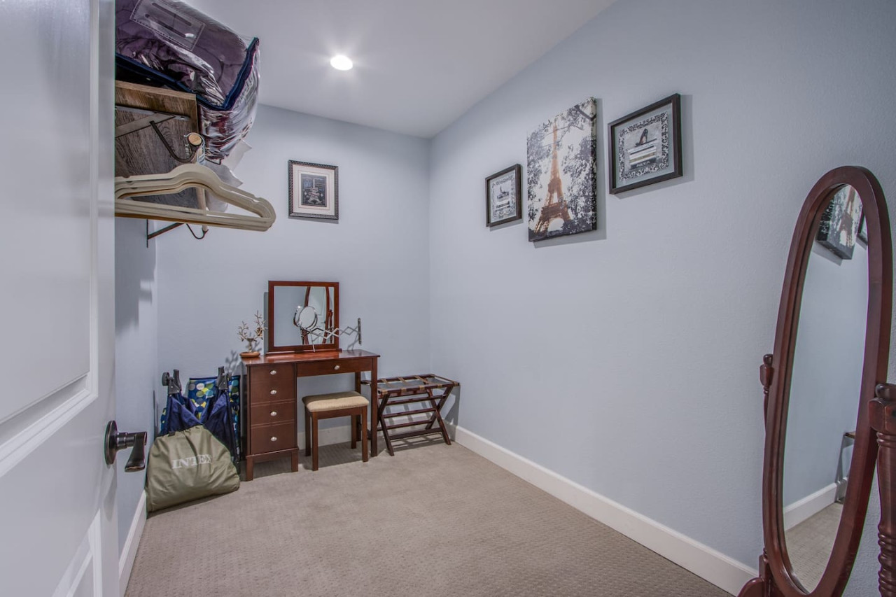 Spacious El Camino Vegas Retreat - Live Large