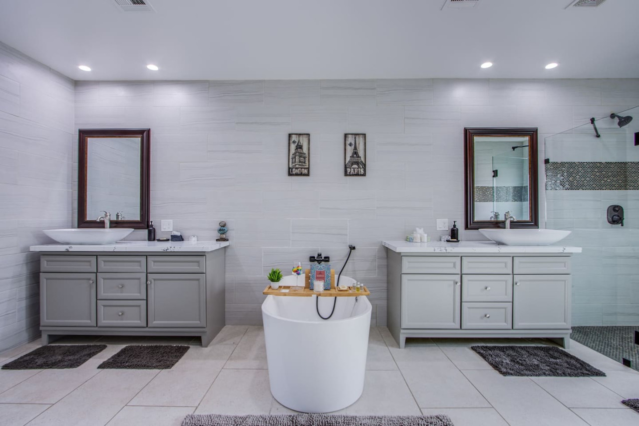 Spacious El Camino Vegas Retreat - Live Large