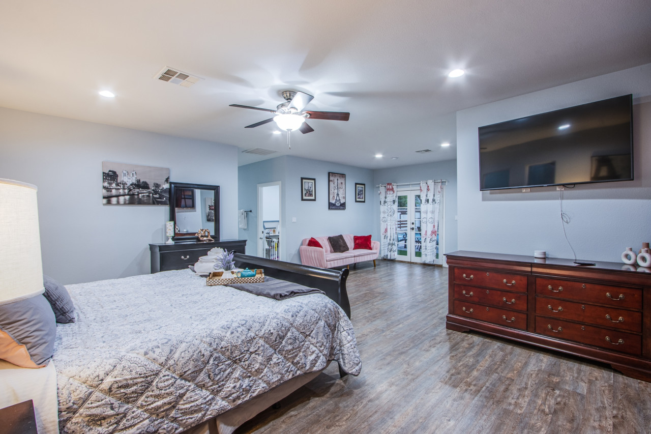 Spacious El Camino Vegas Retreat - Live Large