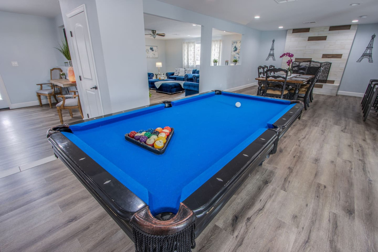 Spacious El Camino Vegas Retreat - Live Large - Photo 6