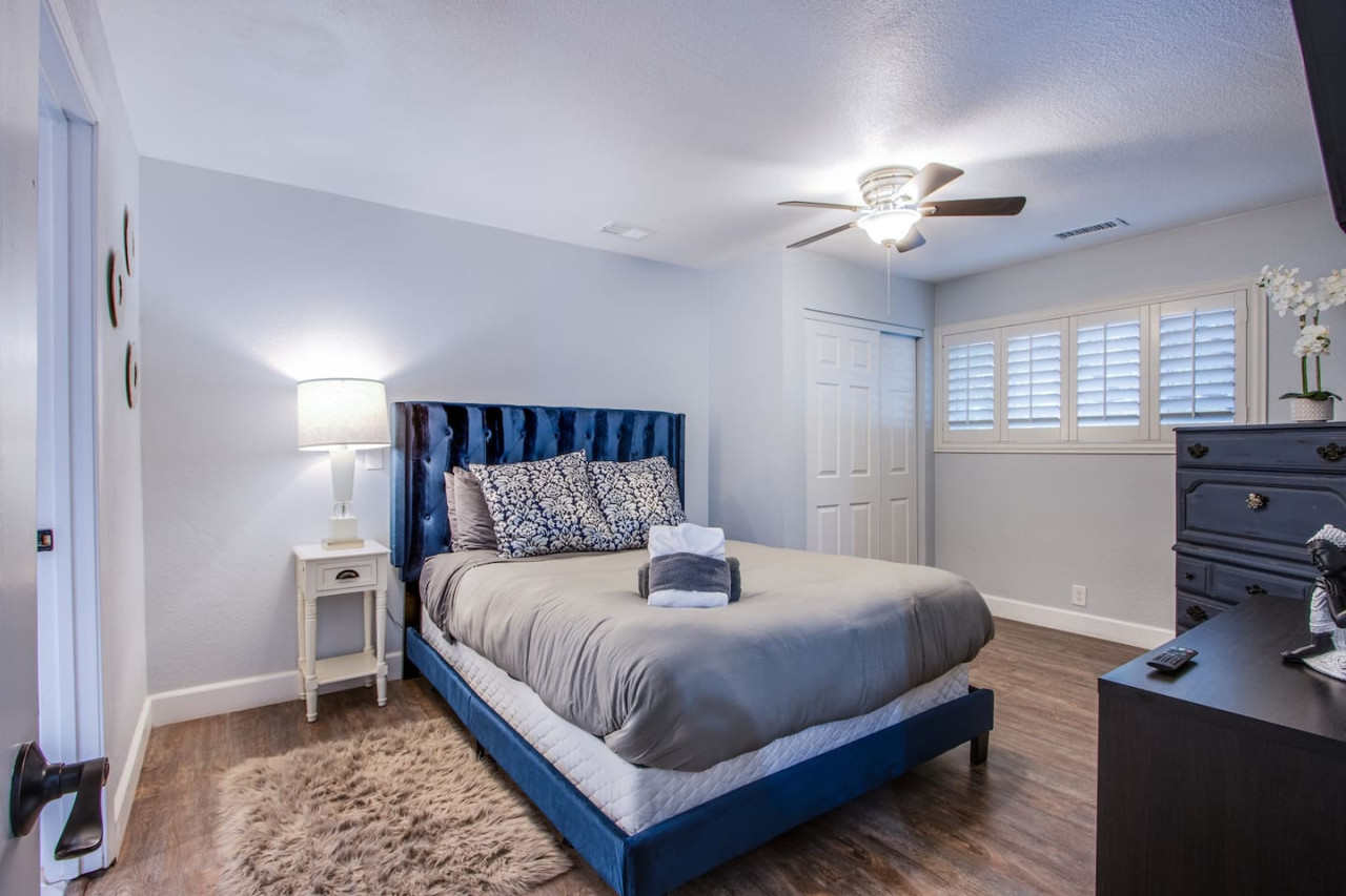 Spacious El Camino Vegas Retreat - Live Large