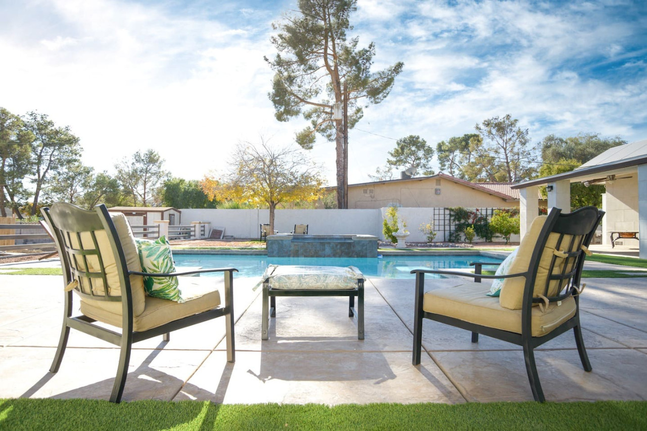 Spacious El Camino Vegas Retreat - Live Large