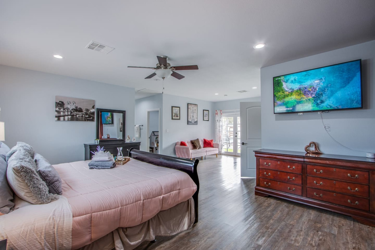 Spacious El Camino Vegas Retreat - Live Large
