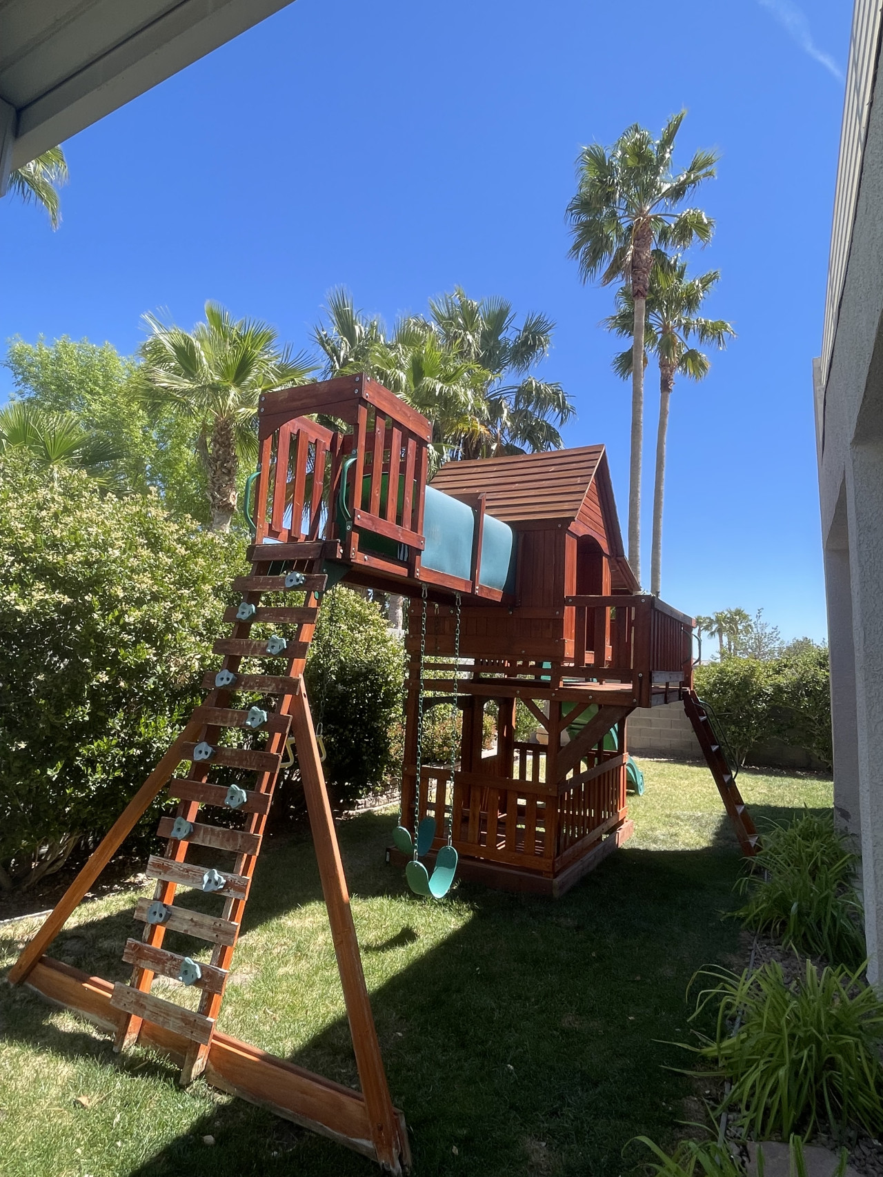 Bright & Modern Oasis | Spa, Pool, 10min to Strip