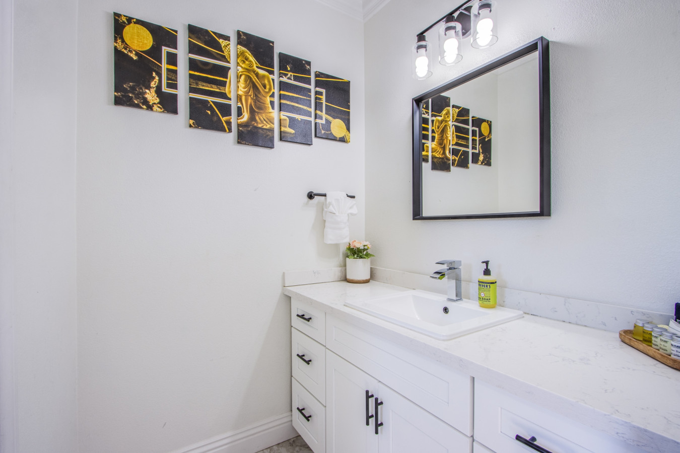Bright & Modern Oasis | Spa, Pool, 10min to Strip
