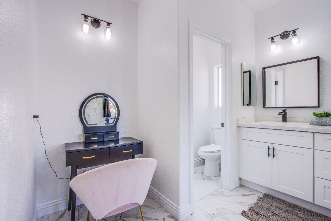 Bright & Modern Oasis | Spa, Pool, 10min to Strip