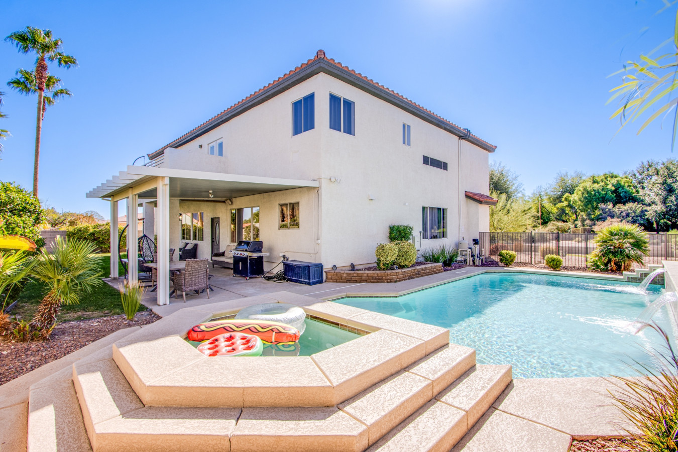 Bright & Modern Oasis | Spa, Pool, 10min to Strip