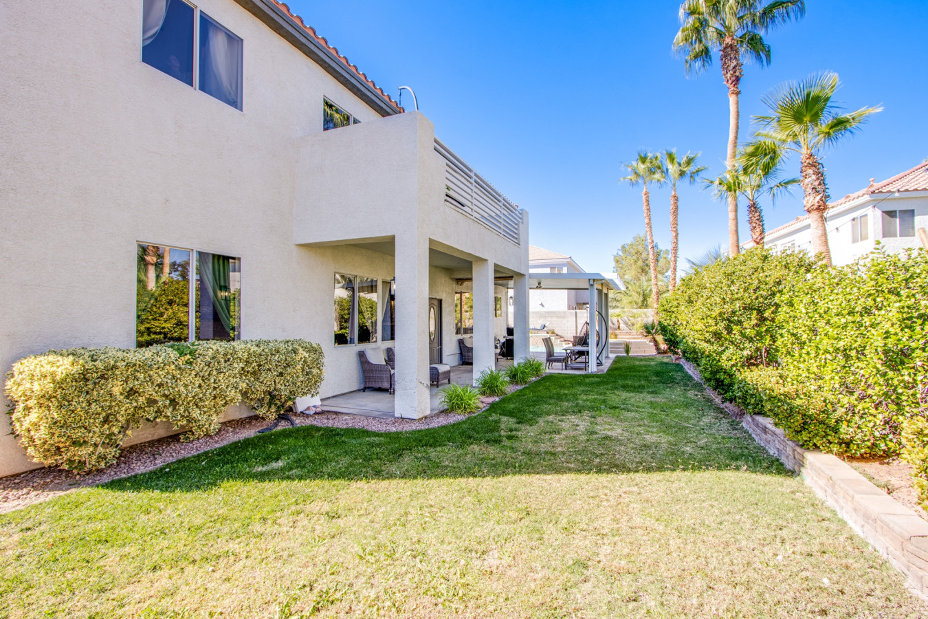 Bright & Modern Oasis | Spa, Pool, 10min to Strip