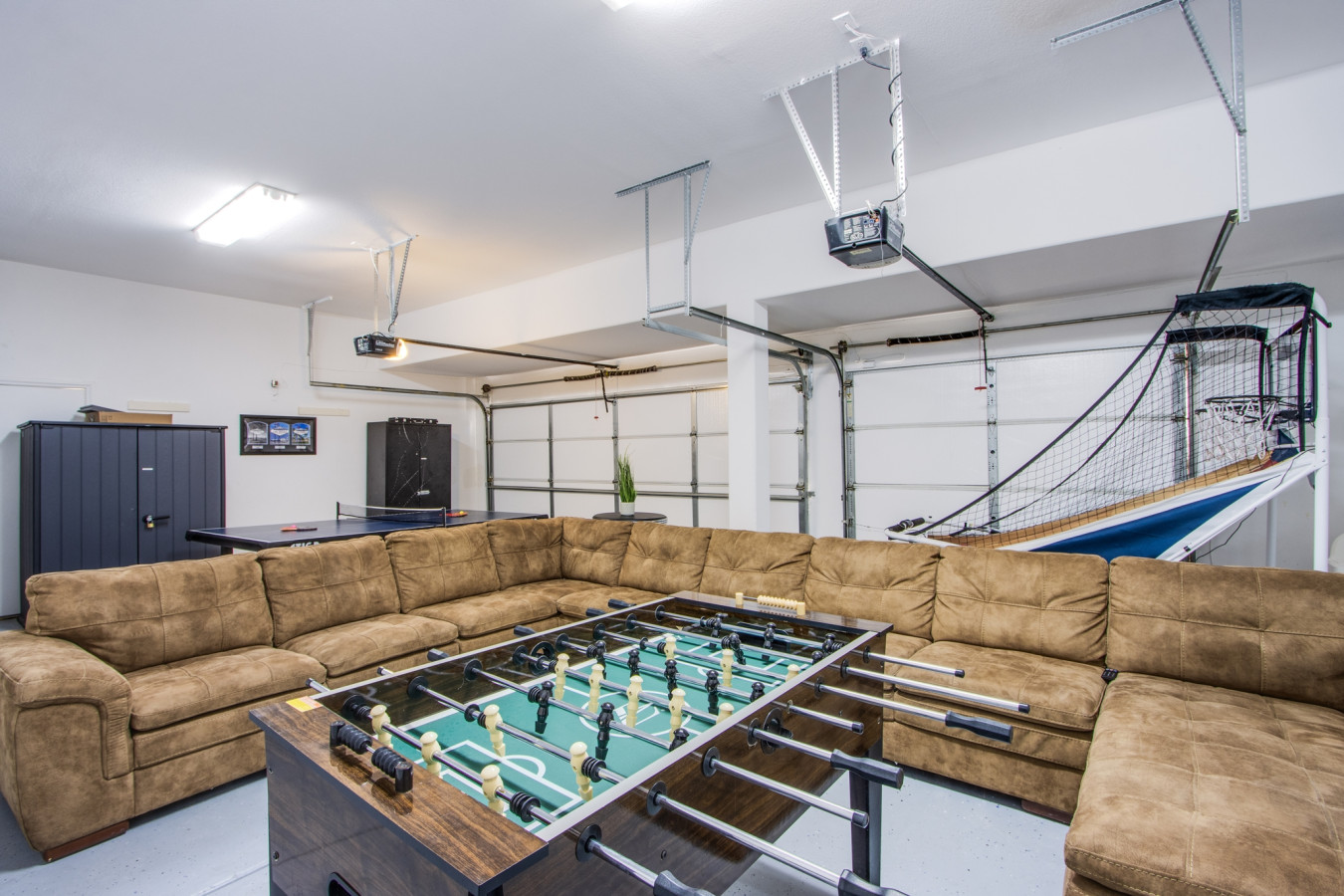 Bright & Modern Oasis | Spa, Pool, 10min to Strip