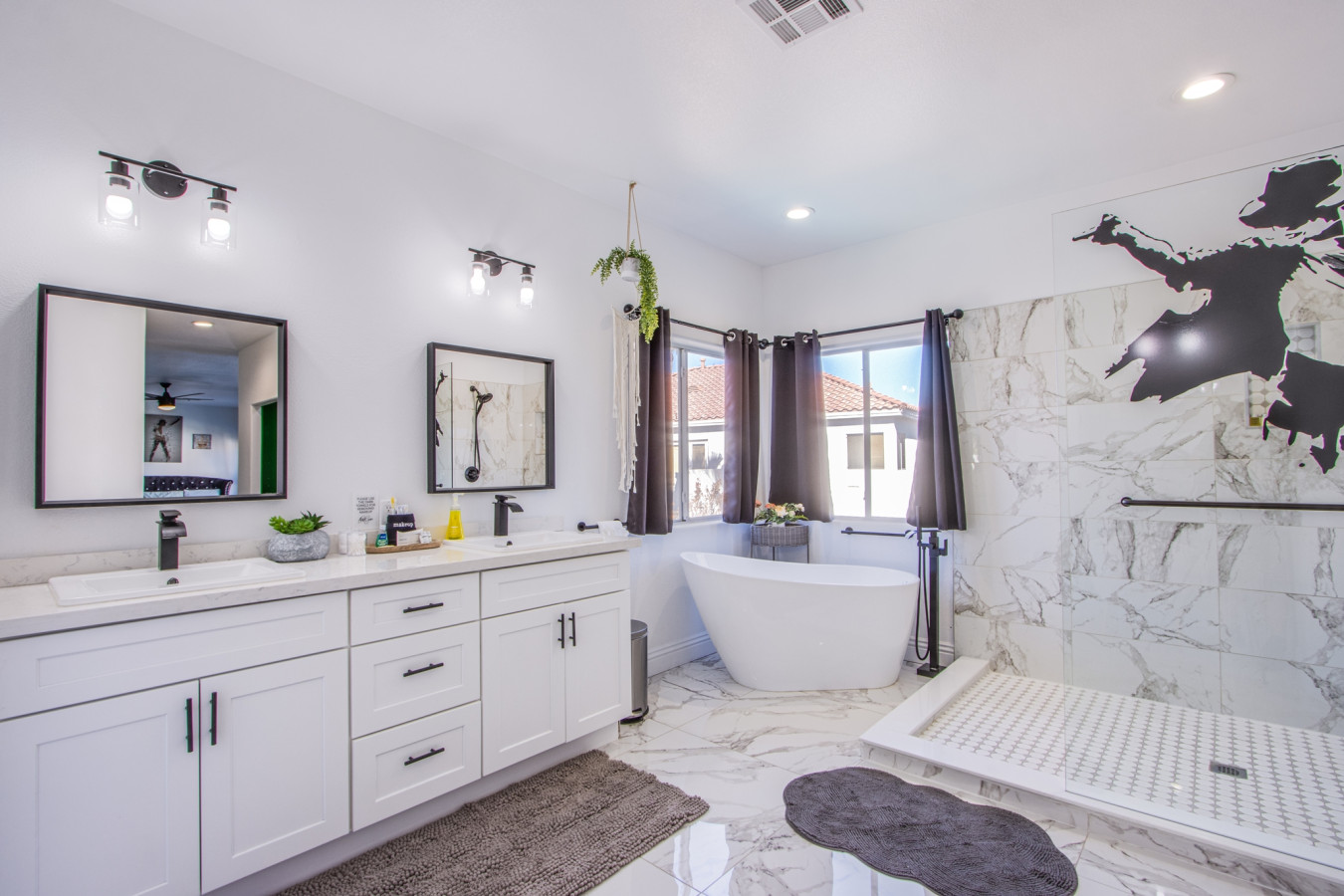 Bright & Modern Oasis | Spa, Pool, 10min to Strip