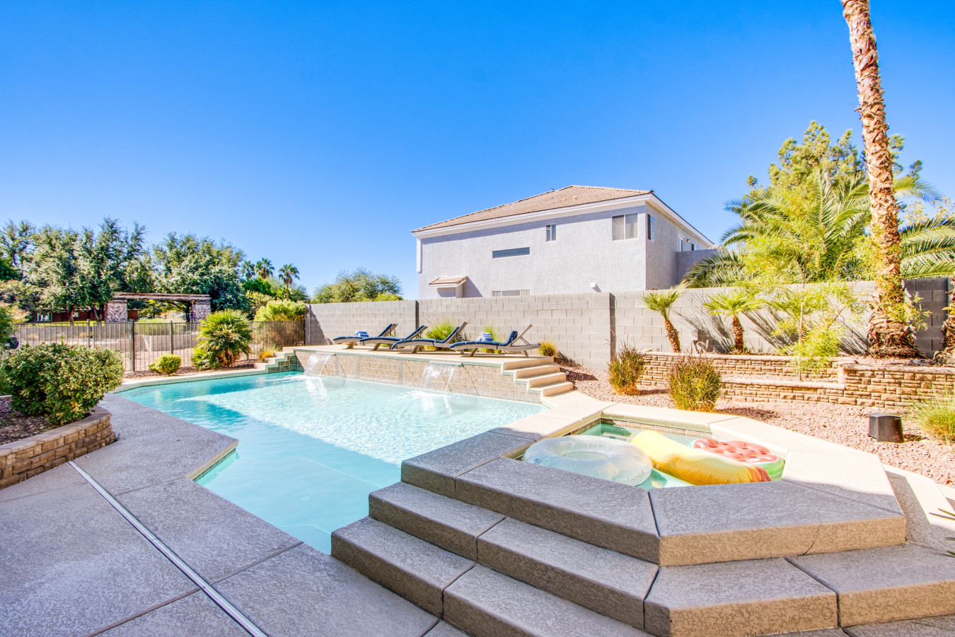 Bright & Modern Oasis | Spa, Pool, 10min to Strip