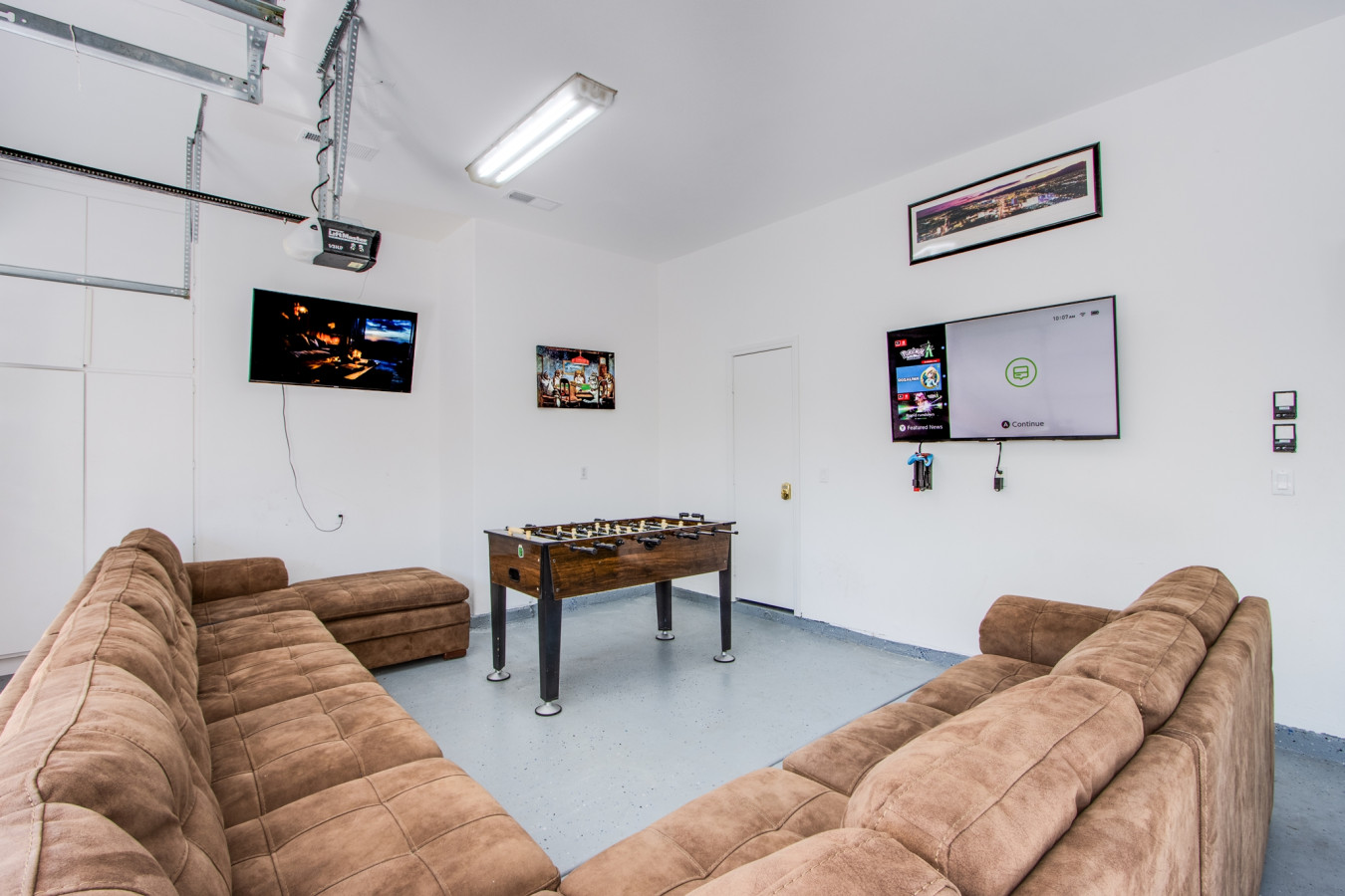 Bright & Modern Oasis | Spa, Pool, 10min to Strip