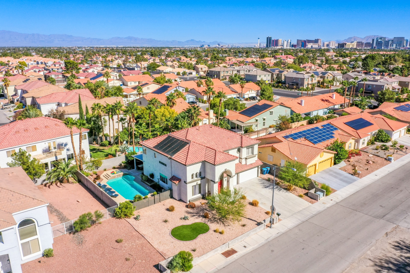 Bright & Modern Oasis | Spa, Pool, 10min to Strip