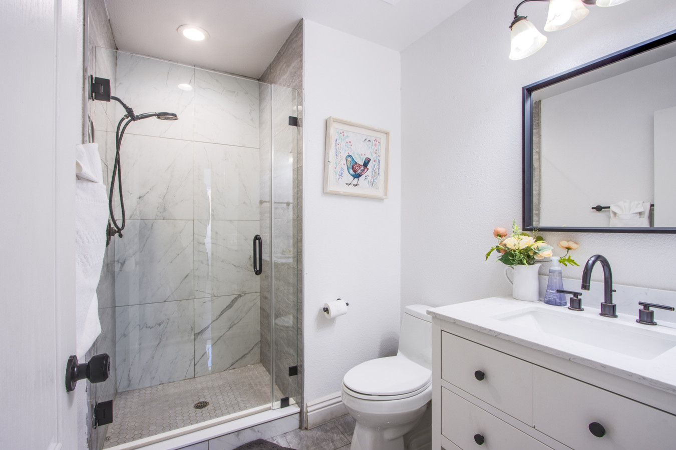 Bright & Modern Oasis | Spa, Pool, 10min to Strip