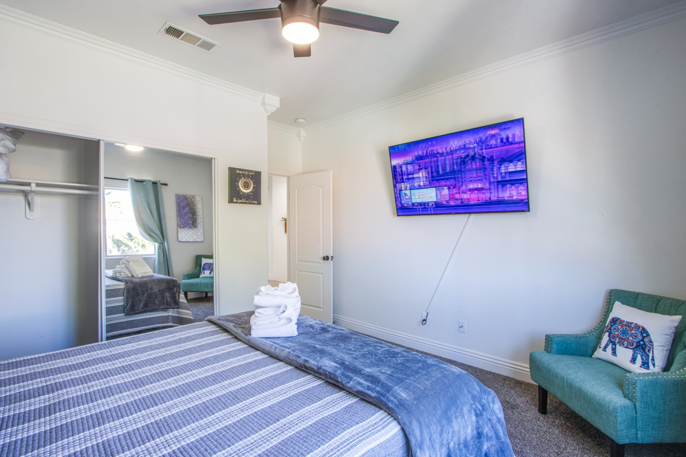 Bright & Modern Oasis | Spa, Pool, 10min to Strip