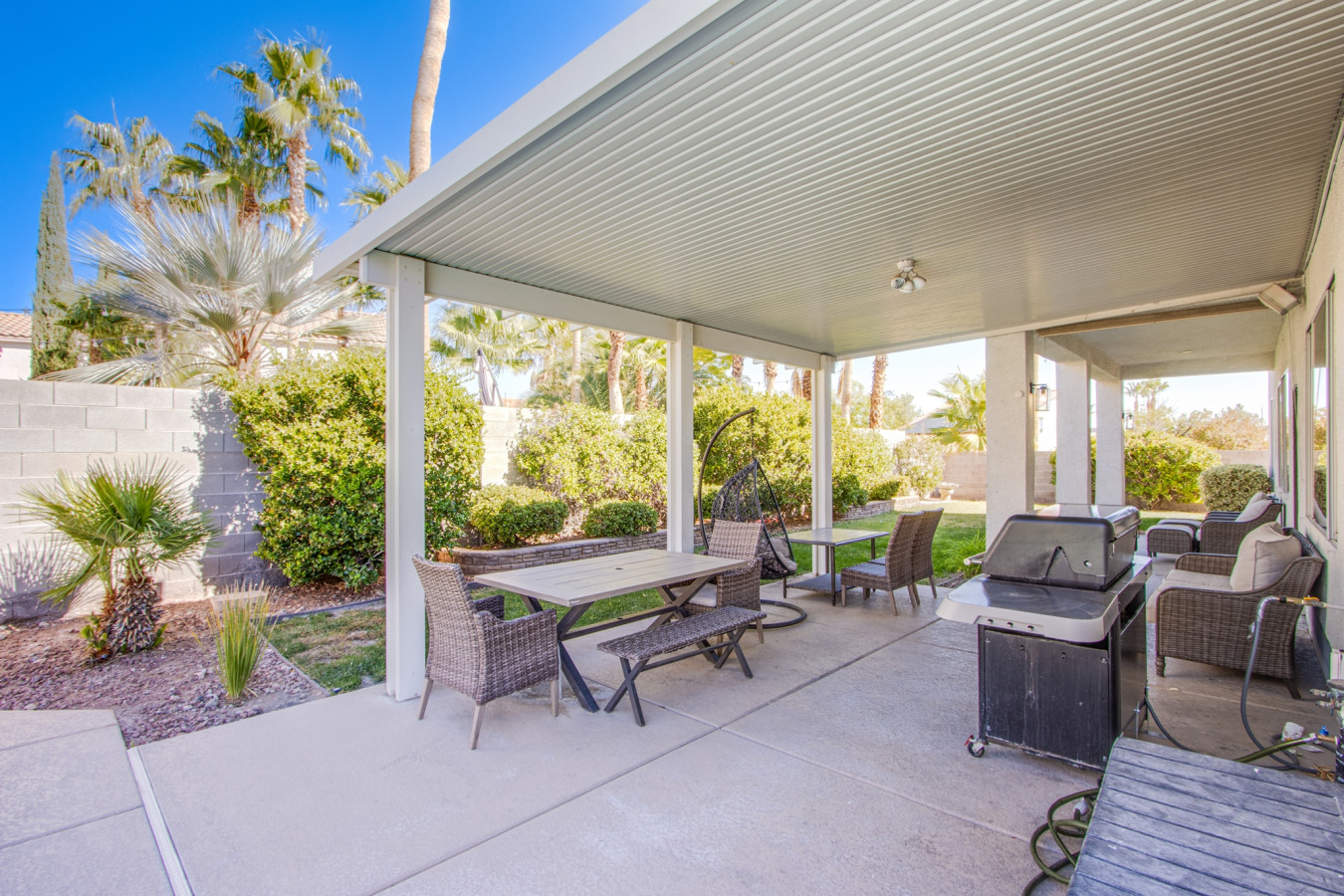 Bright & Modern Oasis | Spa, Pool, 10min to Strip