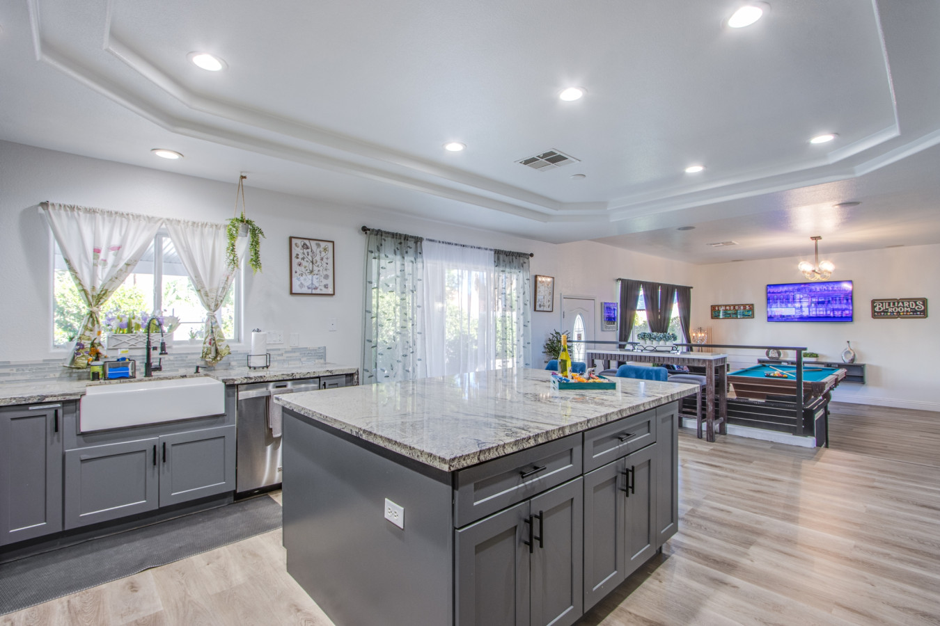 Bright & Modern Oasis | Spa, Pool, 10min to Strip - Photo 12