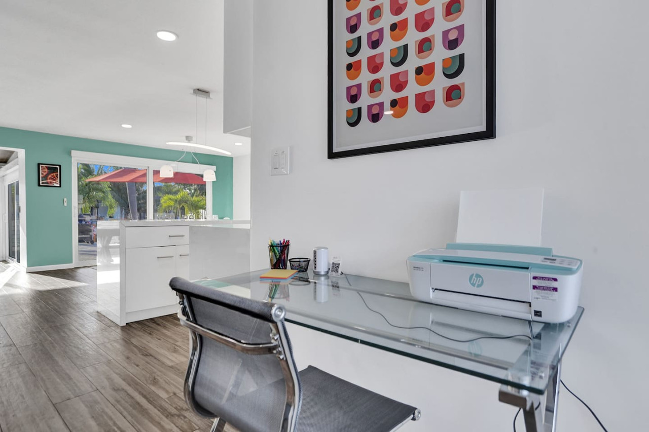 Gorgeous poolhome on the canal, kayaks, pool table 5