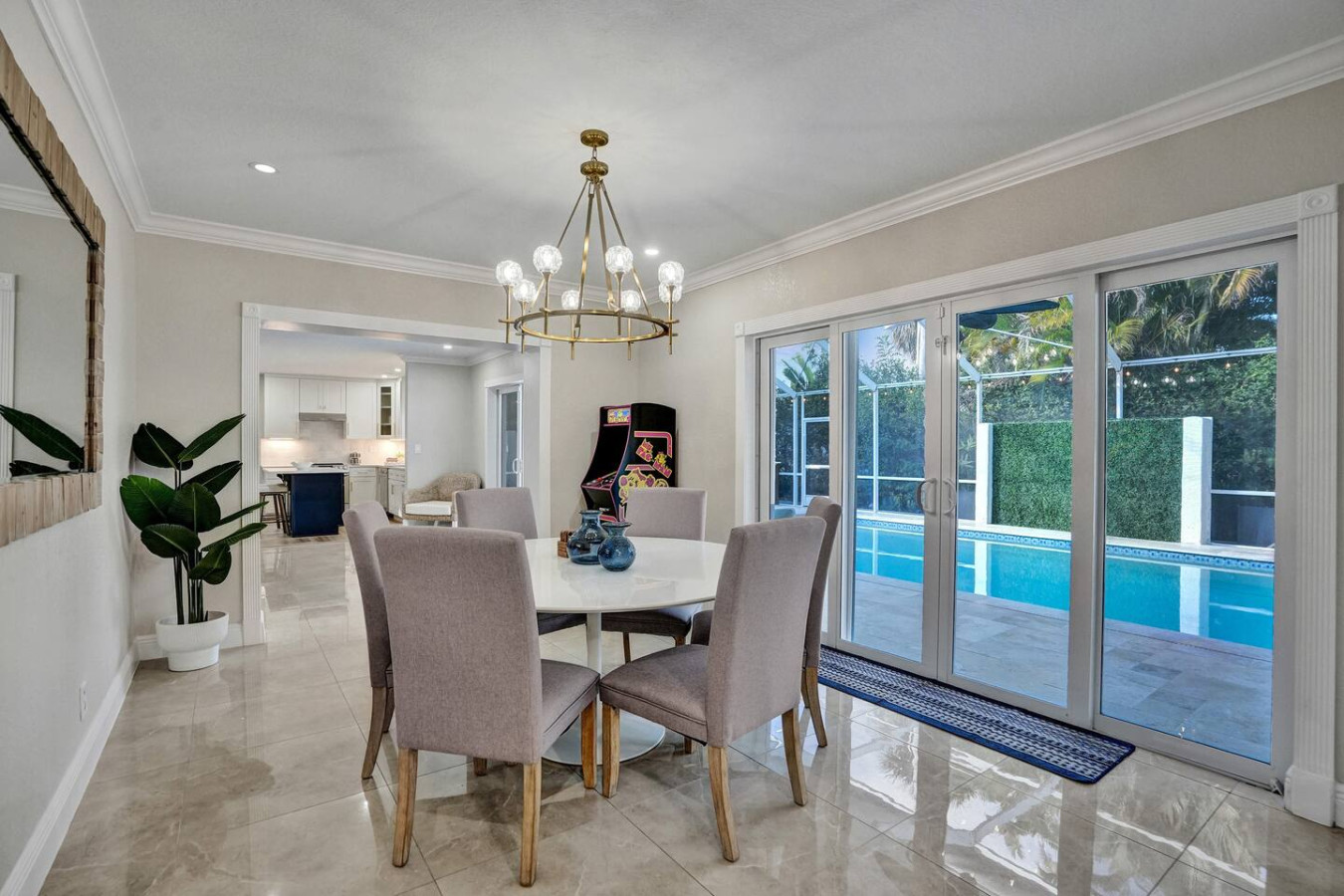 Stylish Florida vibes retreat close to the beach 4