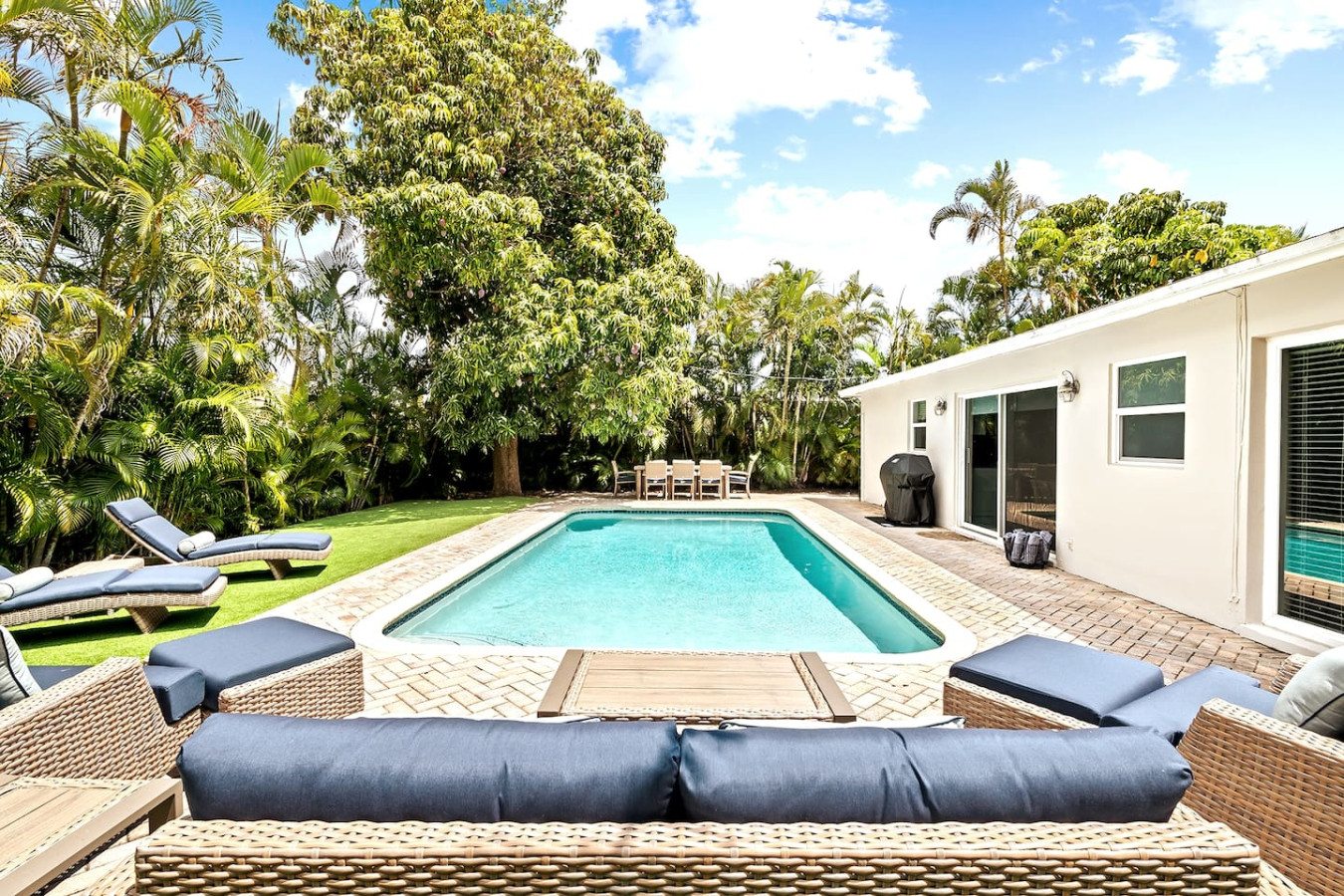 Modern Oasis w/Heated Pool & Grill, 4 min to Beach 3