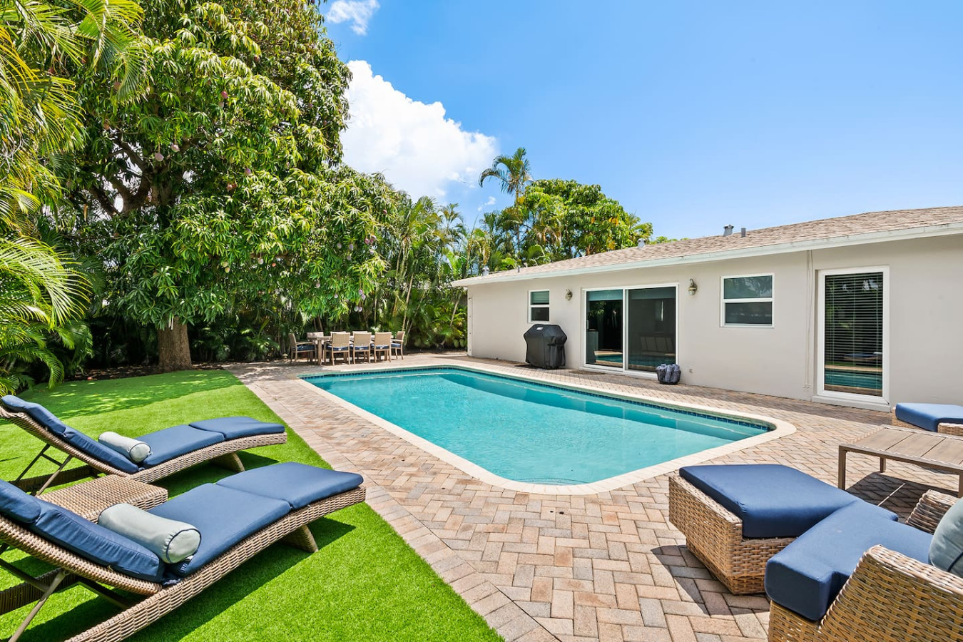 Modern Oasis w/Heated Pool & Grill, 4 min to Beach 6