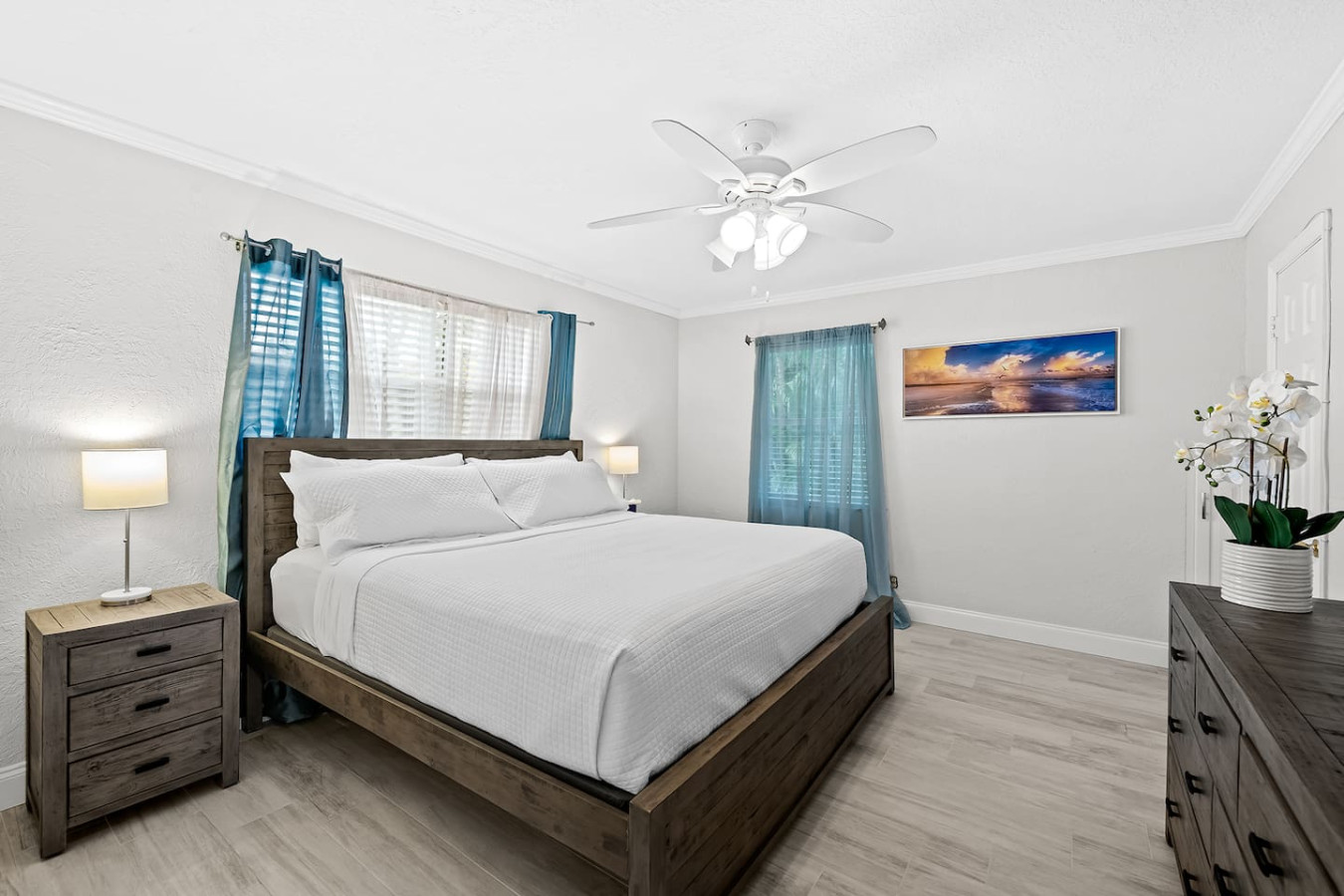Modern Oasis w/Heated Pool & Grill, 4 min to Beach 4
