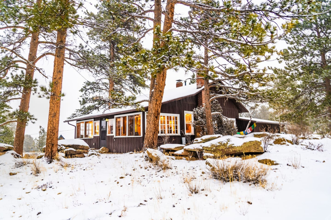 Nothing says winter vacation quite like a snow covered mountain cabin! Picture yourself tucked away in a cozy atmosphere surrounded by snow-capped trees and the high peaks of Rocky Mountain National Park. Unplug and slow down!