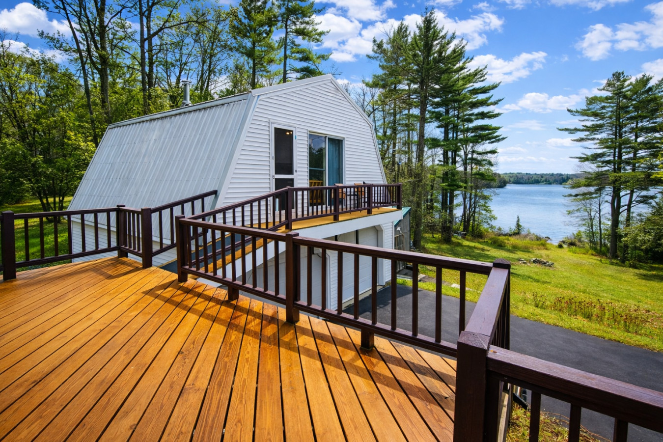 Lakeshore Retreat - Maine