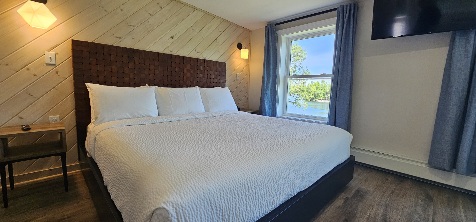 Juniper Motel-king Deluxe-second Floor-room 5 - Greenville, ME
