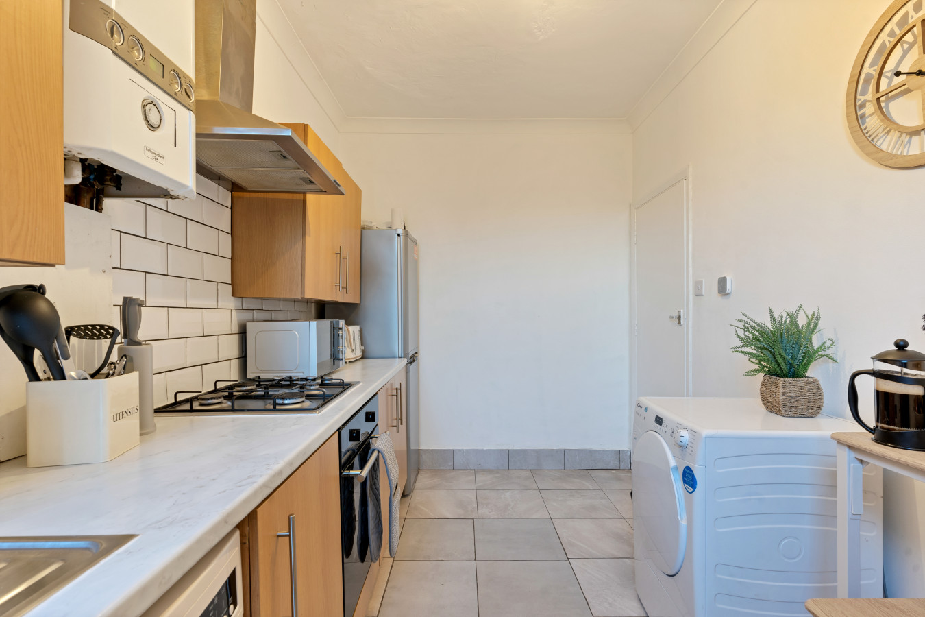 Spacious 2 Bed Apartment | Train Station in Stanthorpe Road - Property image 11 - VivreStays