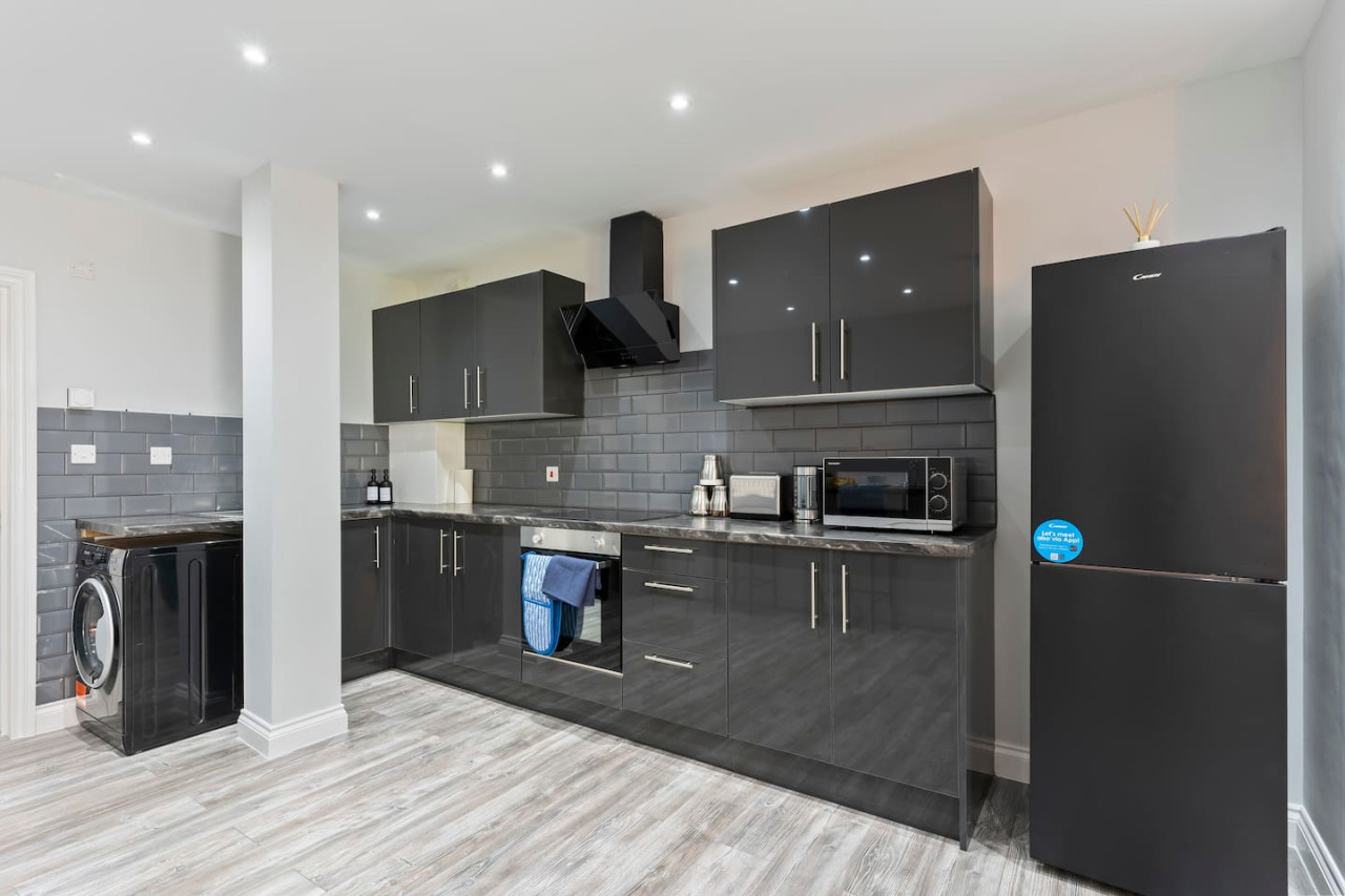 Modern Coastal Haven in 48 Kingsway - Property image 4 - VivreStays