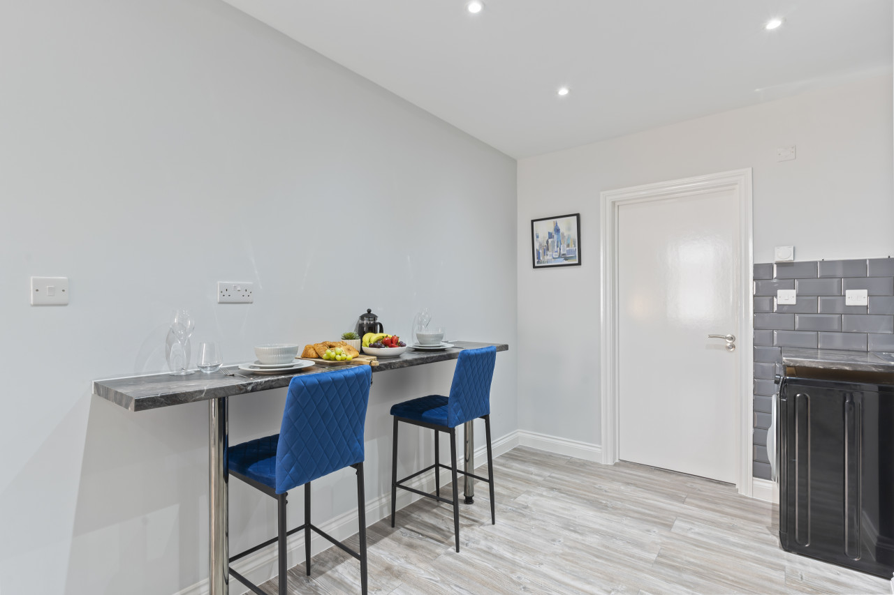 Modern Coastal Haven in 48 Kingsway - Property image 9 - VivreStays