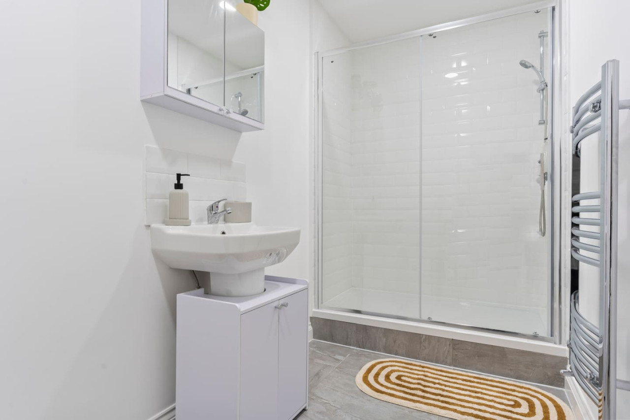 Modern Coastal Haven in 48 Kingsway - Property image 5 - VivreStays