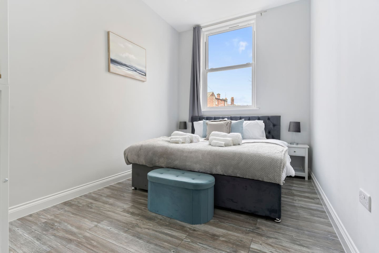 Harwich Luxury Apartment in 48 Kingsway - Property image 9 - VivreStays