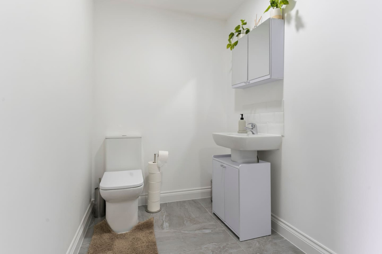 Harwich Luxury Apartment in 48 Kingsway - Property image 10 - VivreStays