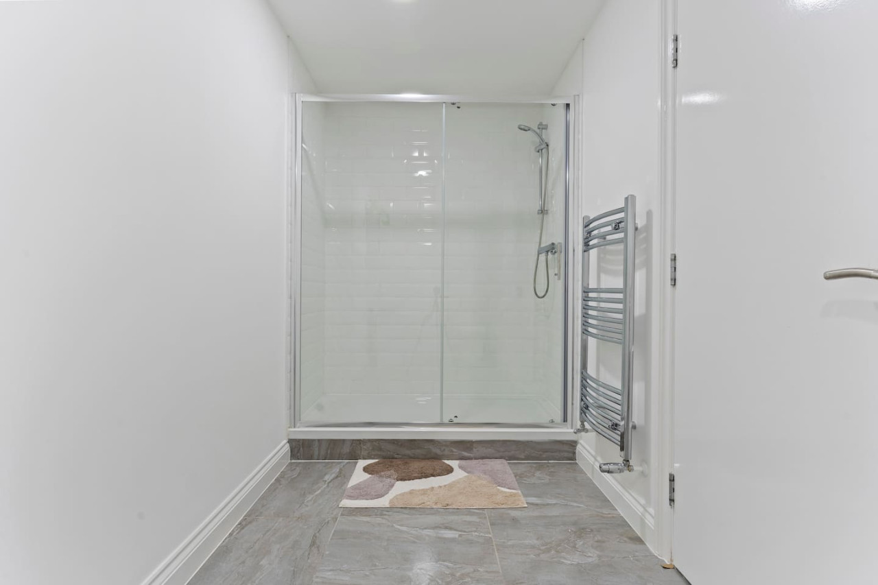 Harwich Luxury Apartment in 48 Kingsway - Property image 11 - VivreStays