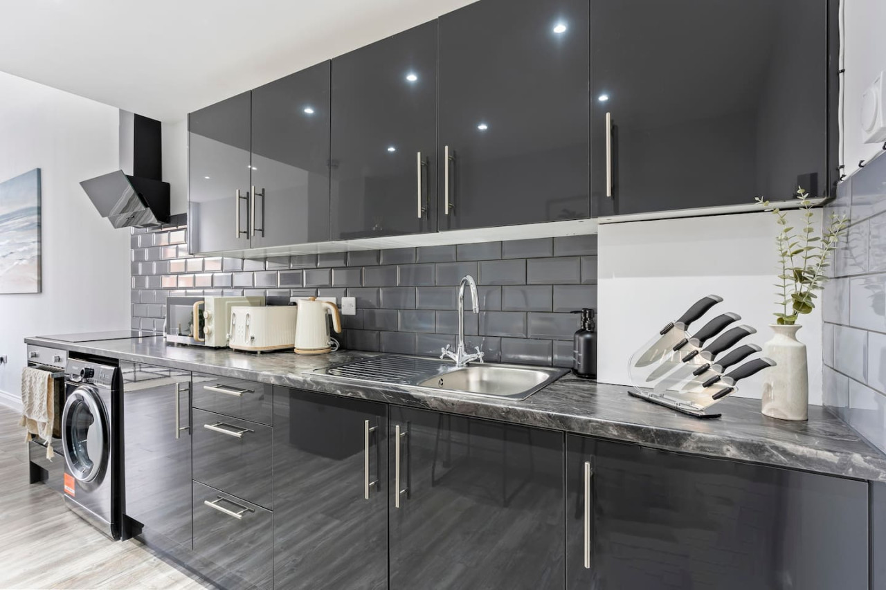 Harwich Luxury Apartment in 48 Kingsway - Property image 5 - VivreStays
