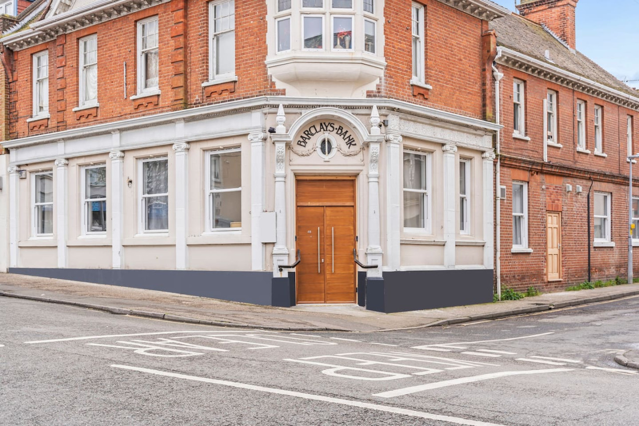 Harwich Luxury Apartment in 48 Kingsway - Property image 12 - VivreStays