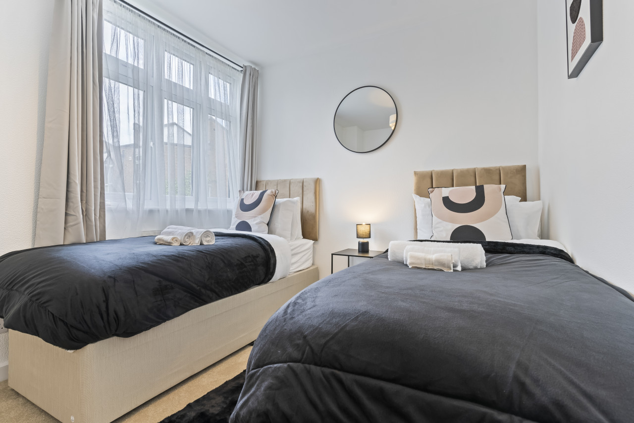 Elegant 4 Bed Home Next to Wembley Stadium in Windsor Cres, Wembley Park, Wembley HA9, UK - Property image 5 - VivreStays