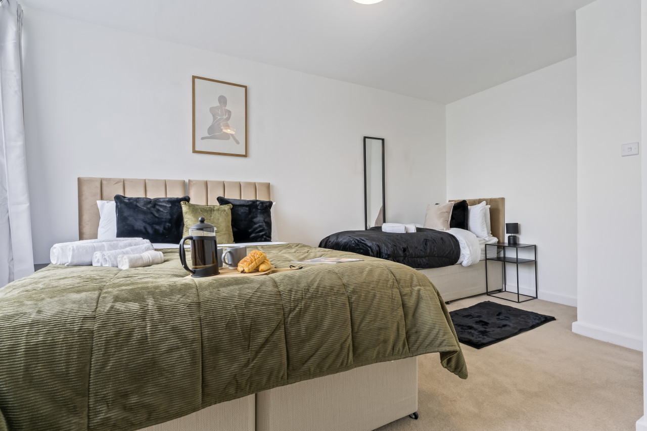 Elegant 4 Bed Home Next to Wembley Stadium in Windsor Cres, Wembley Park, Wembley HA9, UK - Property image 3 - VivreStays