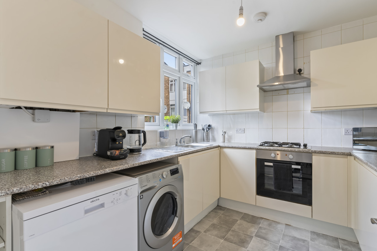 Elegant 4 Bed Home Next to Wembley Stadium in Windsor Cres, Wembley Park, Wembley HA9, UK - Property image 9 - VivreStays